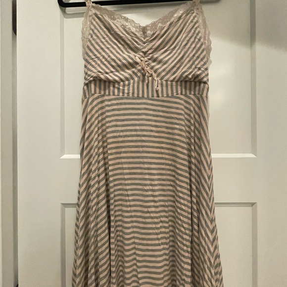 2x maternity/ nursing nightgowns with robe. - Picture 6 of 9